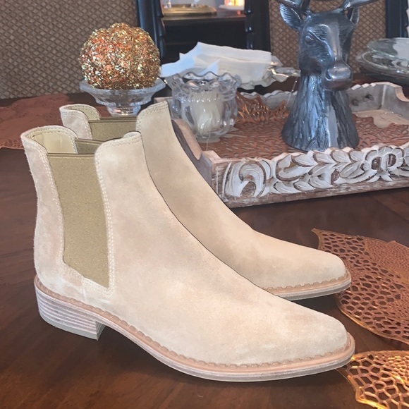 VINCE
‼️New $395.00  VINCE Italian Suede Chelsea Boots - Picture 5 of 11